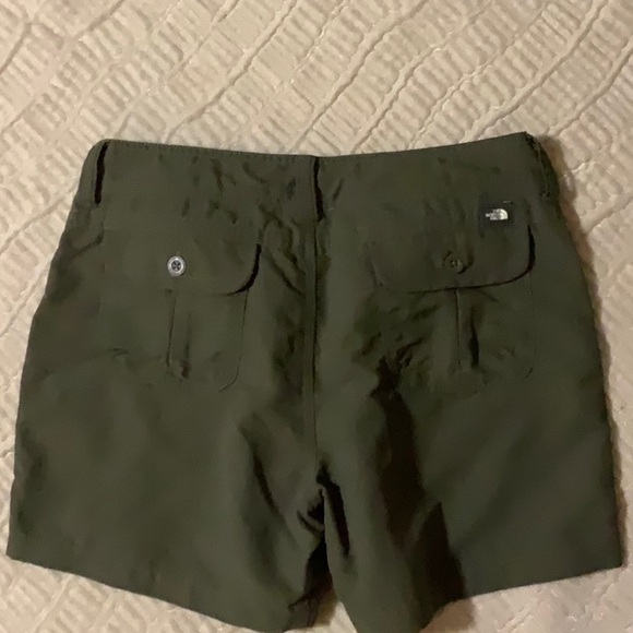 The NORTH FACE SHORTS, size 12. - Picture 2 of 5
